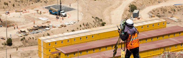 quellaveco-surveyor-overlooking-mancamp-sol